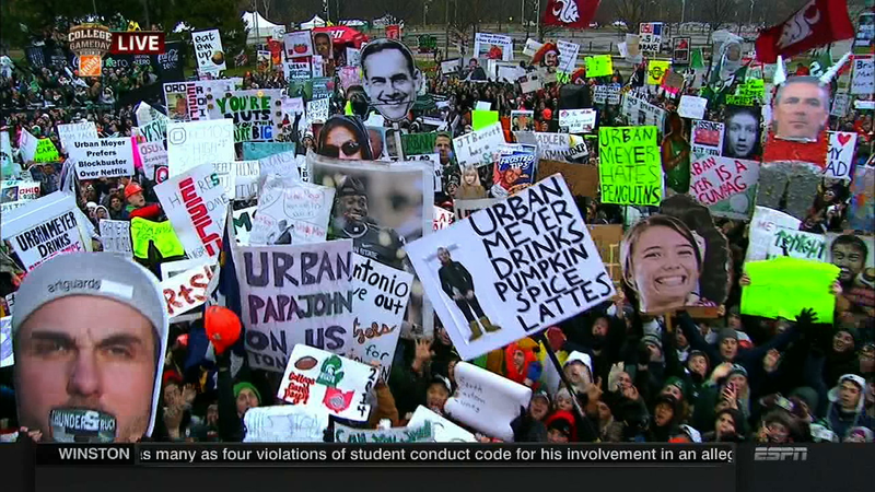 Illustration for article titled "Urban Meyer Is A Juggalo": Your College GameDay Sign Roundup